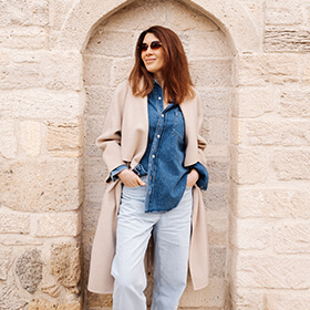 Портрет женщины в каменной арке в Ичеришехер, Старый город Баку